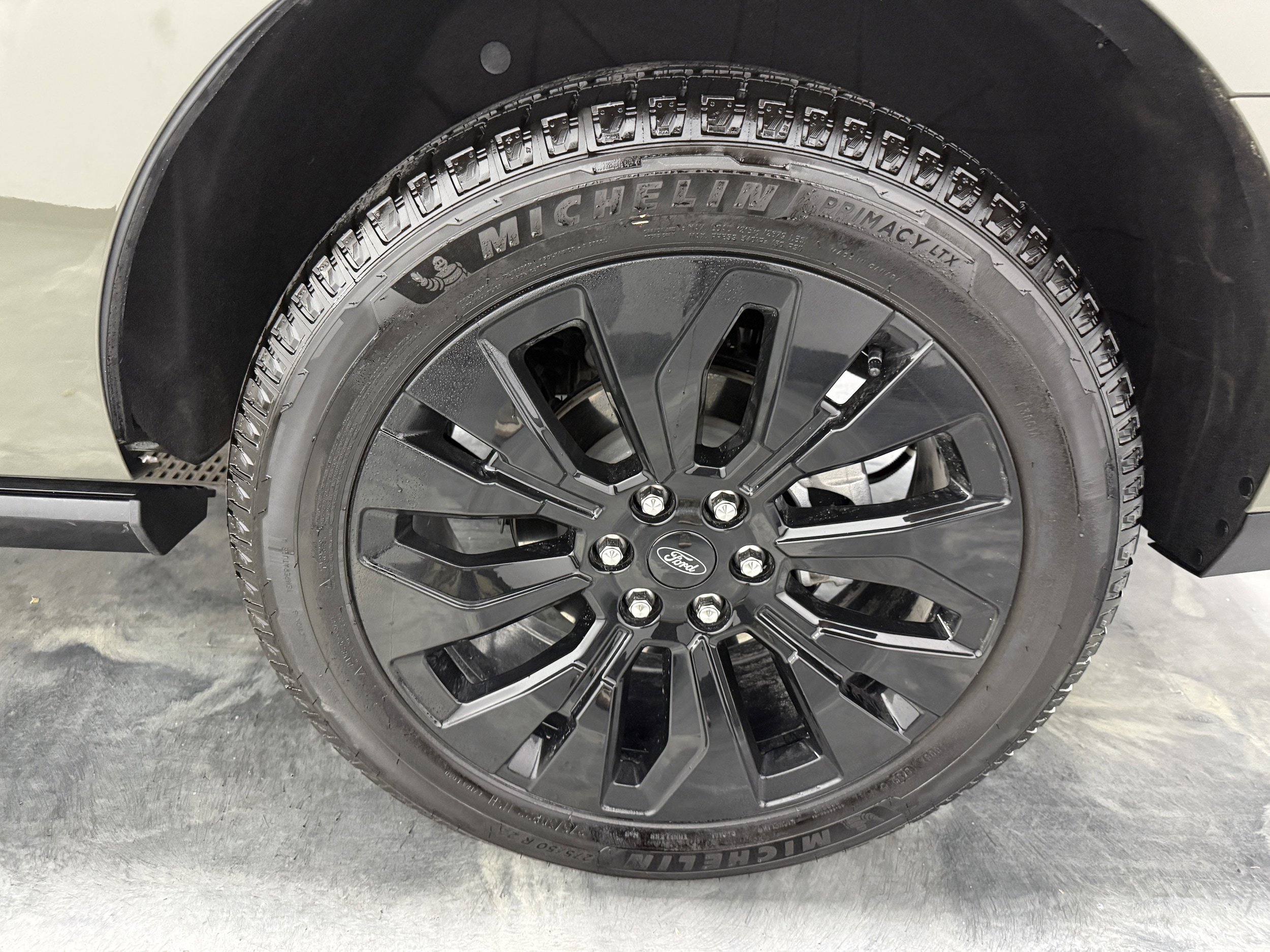 Used 2025 Ford Expedition Platinum w/ Platinum Ultimate Package AWD/4WD image 29