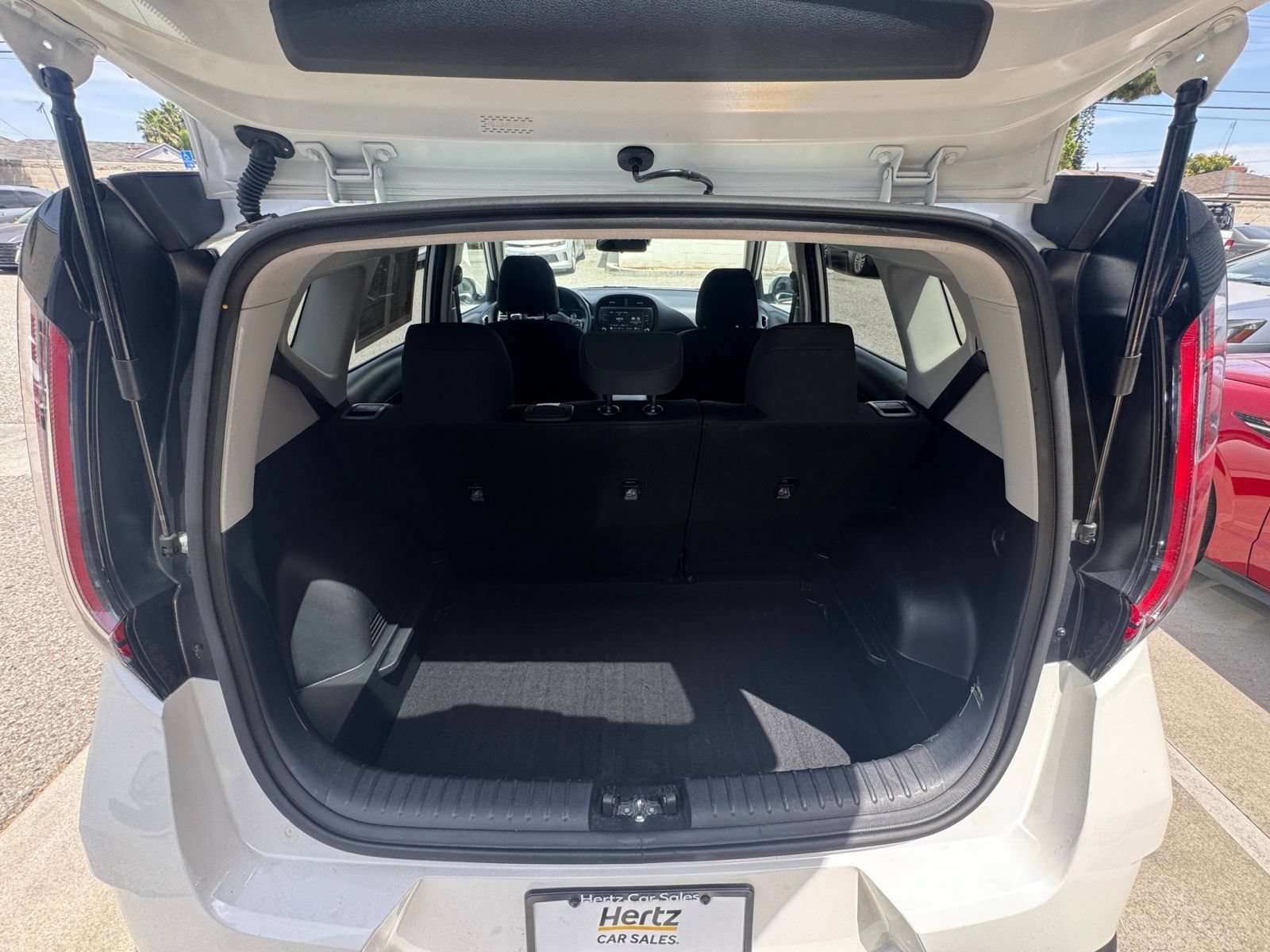 Used 2025 Kia Soul LX w/ LX Technology Package FWD image 28