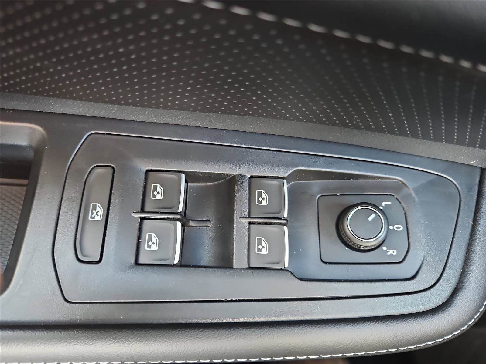 New 2026 Volkswagen Atlas SE image 13