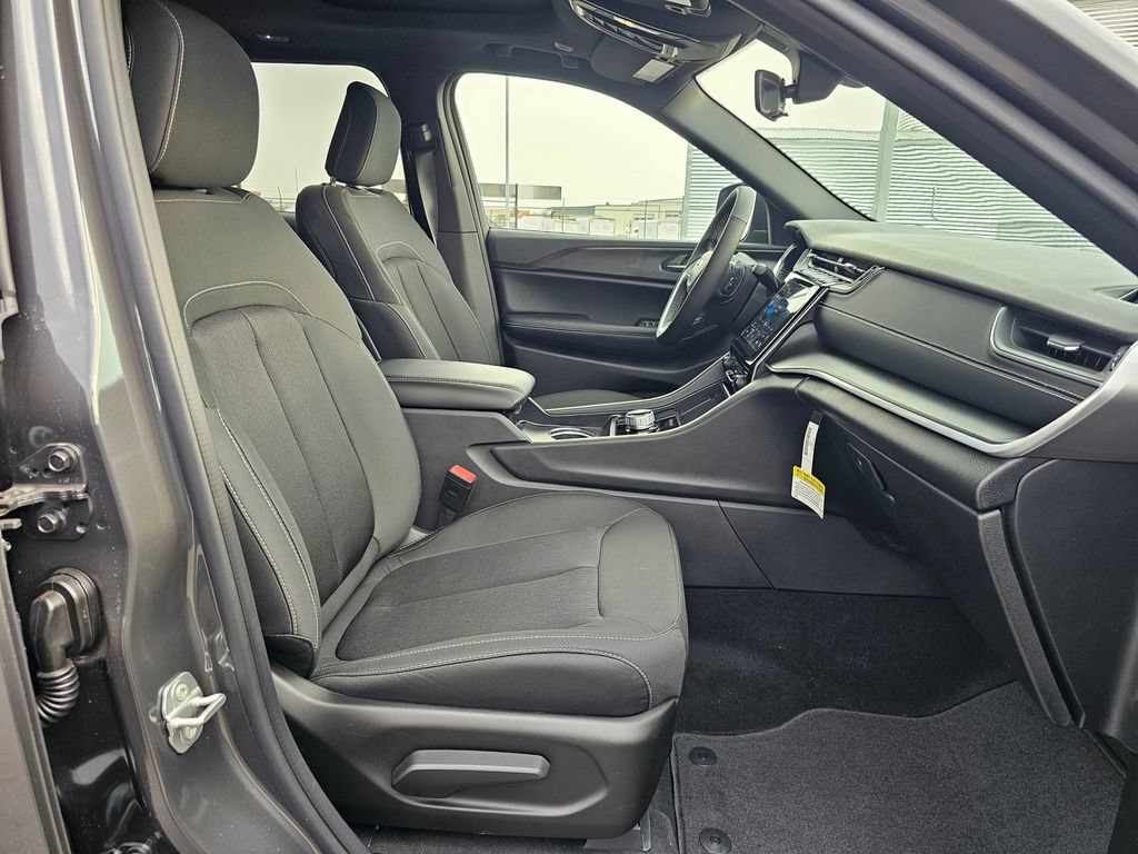 New 2025 Jeep Grand Cherokee Laredo X w/ Luxury Tech Group I AWD/4WD image 14