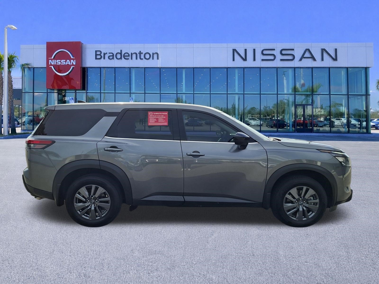 Certified 2025 Nissan Pathfinder S FWD image 4