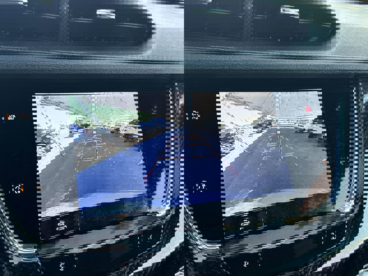 Used 2025 Cadillac XT6 Premium Luxury image 14