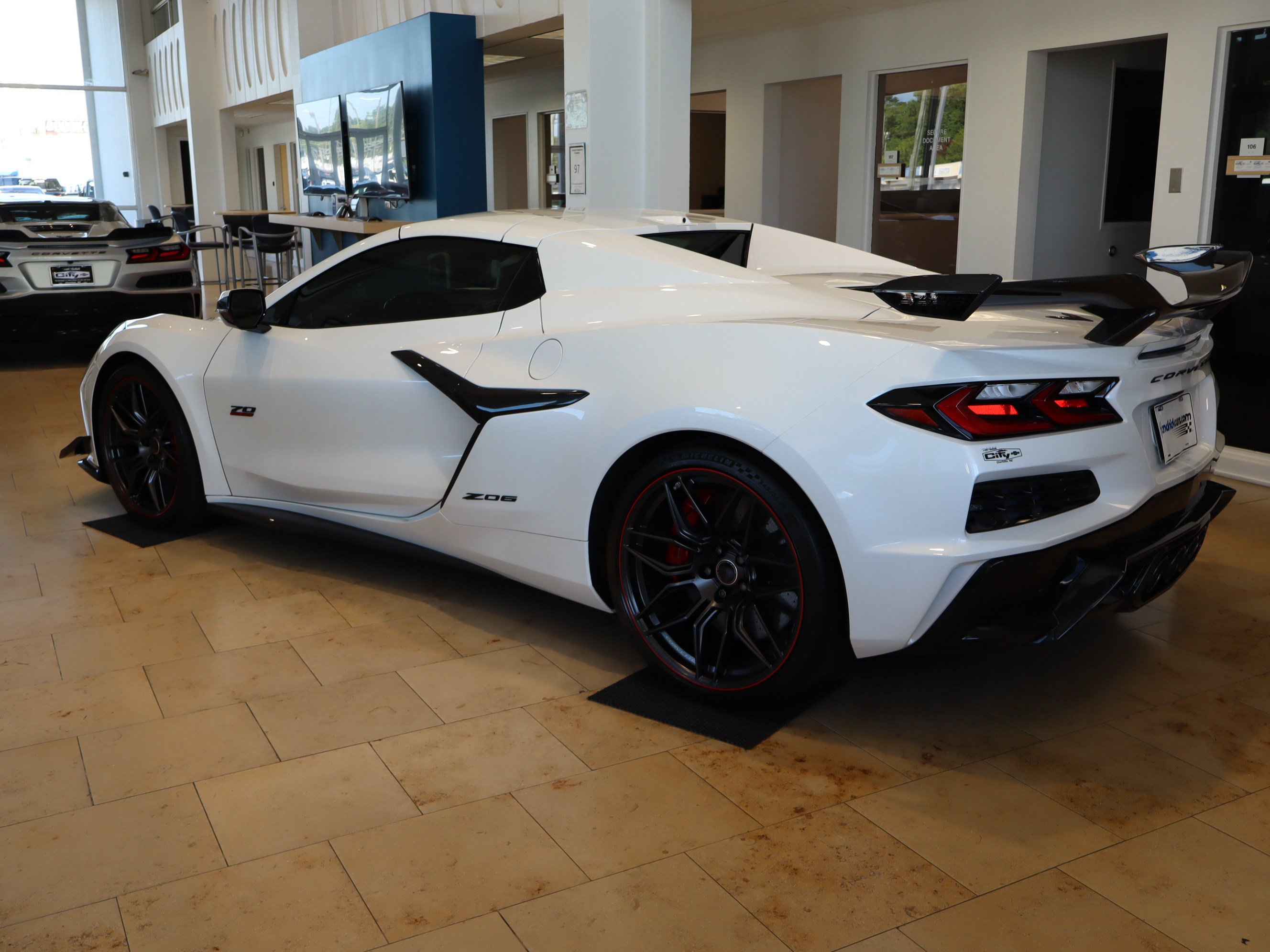 Used 2023 Chevrolet Corvette Z06 w/ Z07 Performance Package RWD image 6