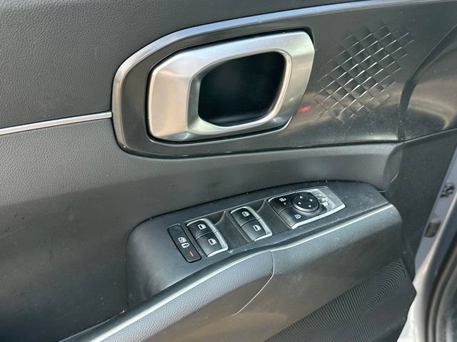 Used 2025 Kia Sorento S AWD/4WD image 19