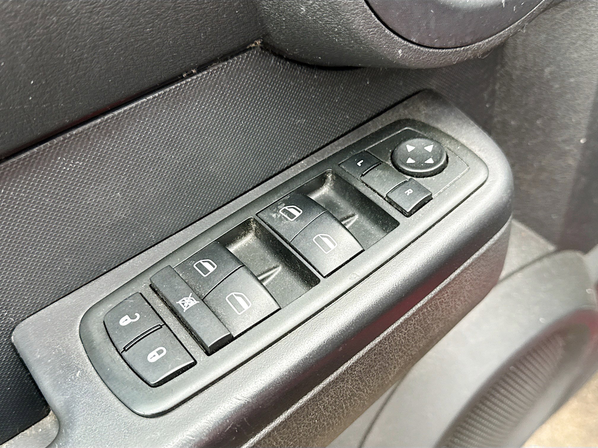 Used 2010 Dodge Nitro Heat image 8