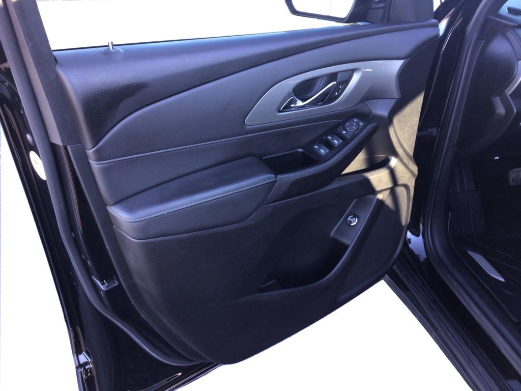 Used 2023 Chevrolet Traverse LT image 20