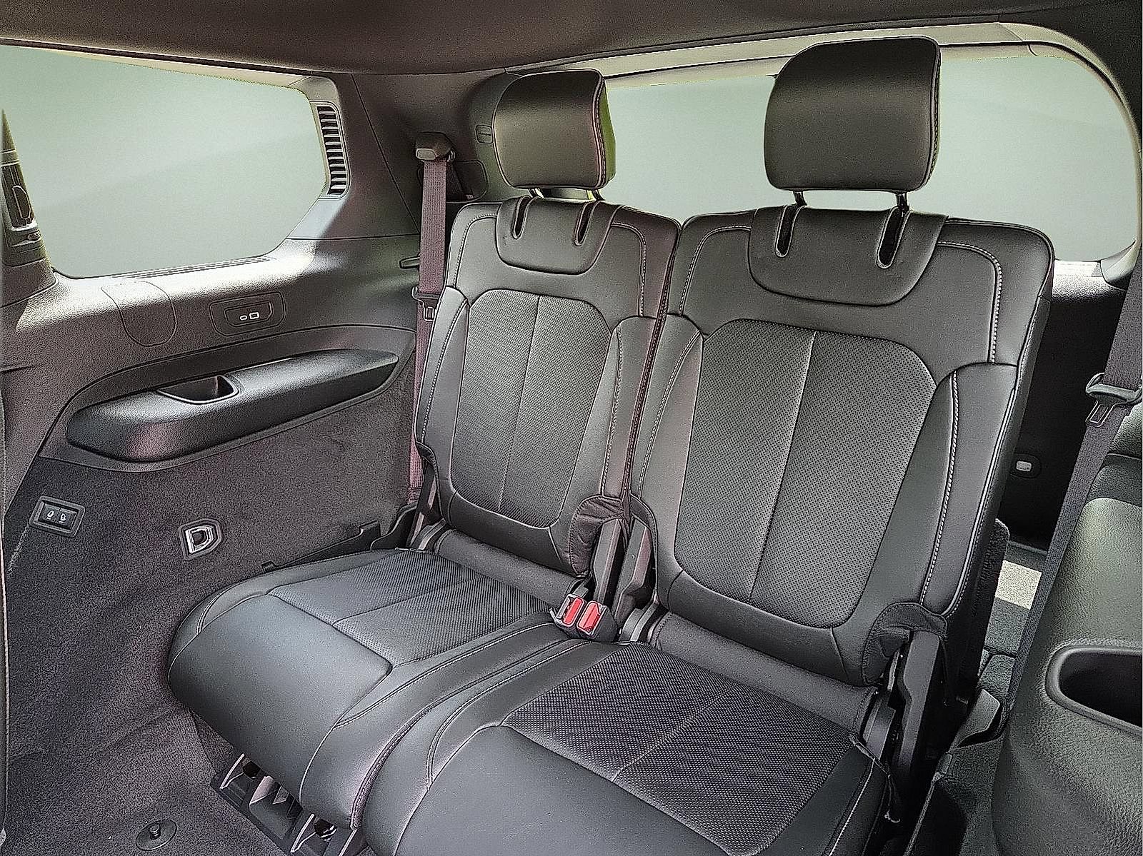 New 2025 Jeep Grand Cherokee L Overland w/ Rear Seat Video Group I AWD/4WD image 7