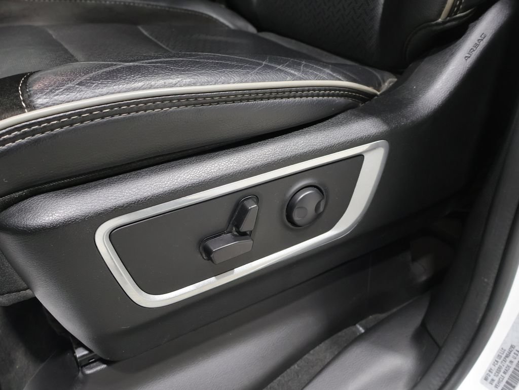 Used 2023 RAM 1500 Laramie AWD/4WD image 13