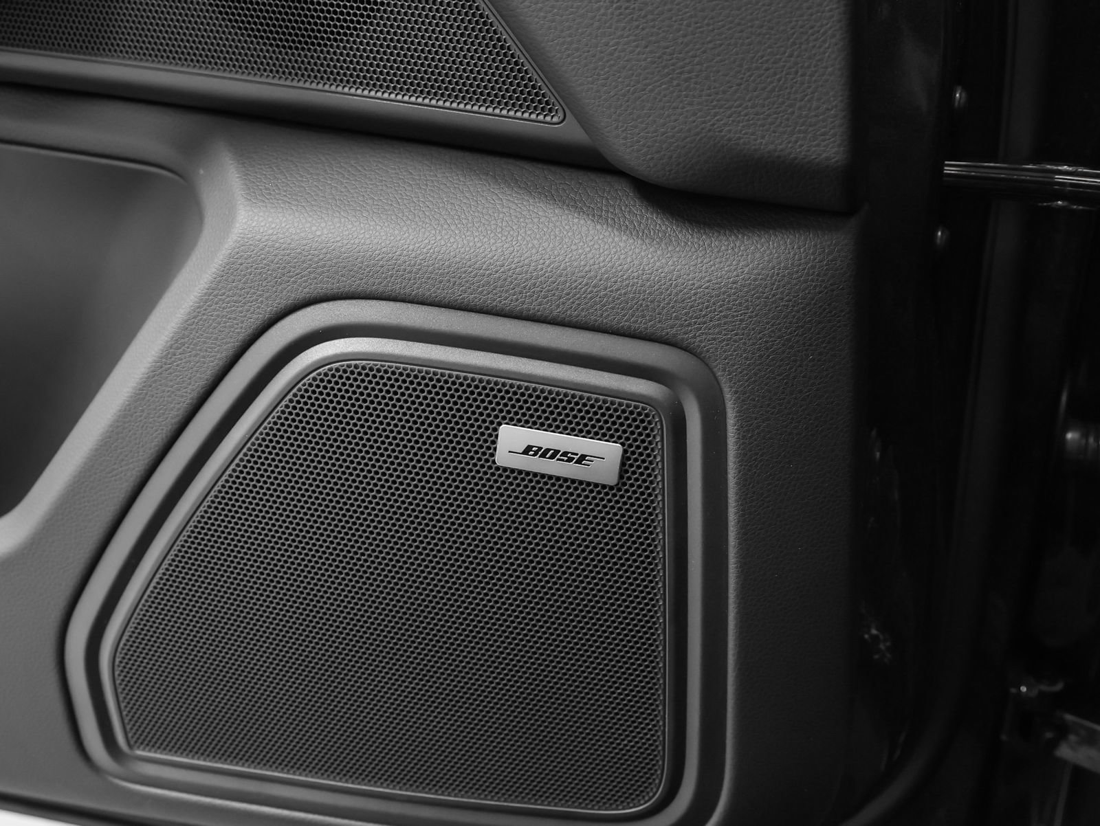 New 2026 Porsche Macan Turbo AWD/4WD image 43