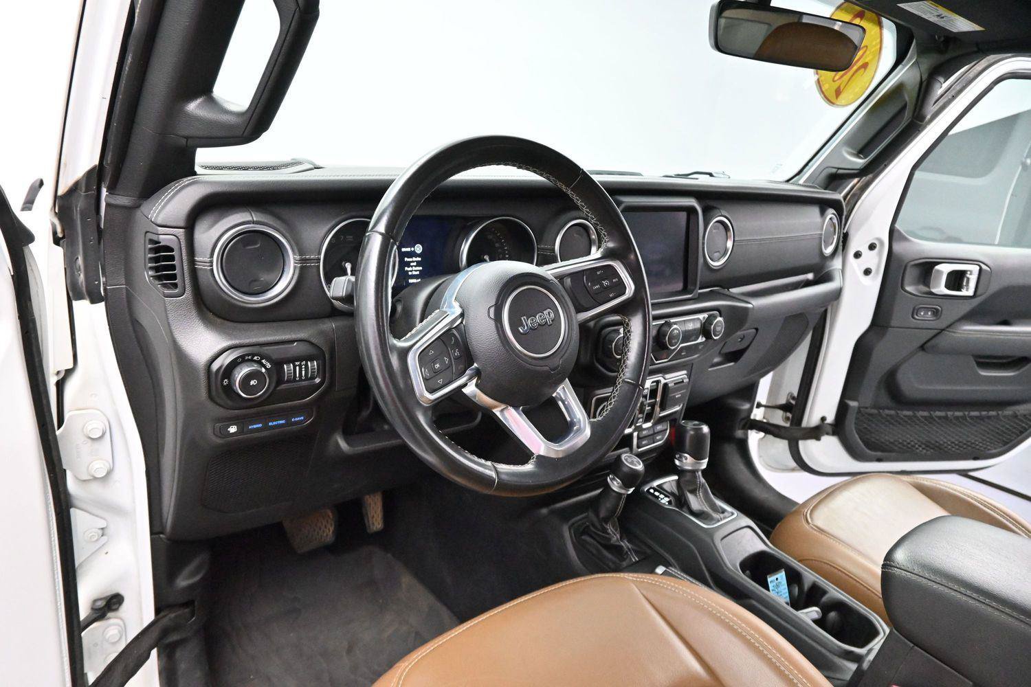 Used 2022 Jeep Wrangler Unlimited Sahara AWD/4WD image 14