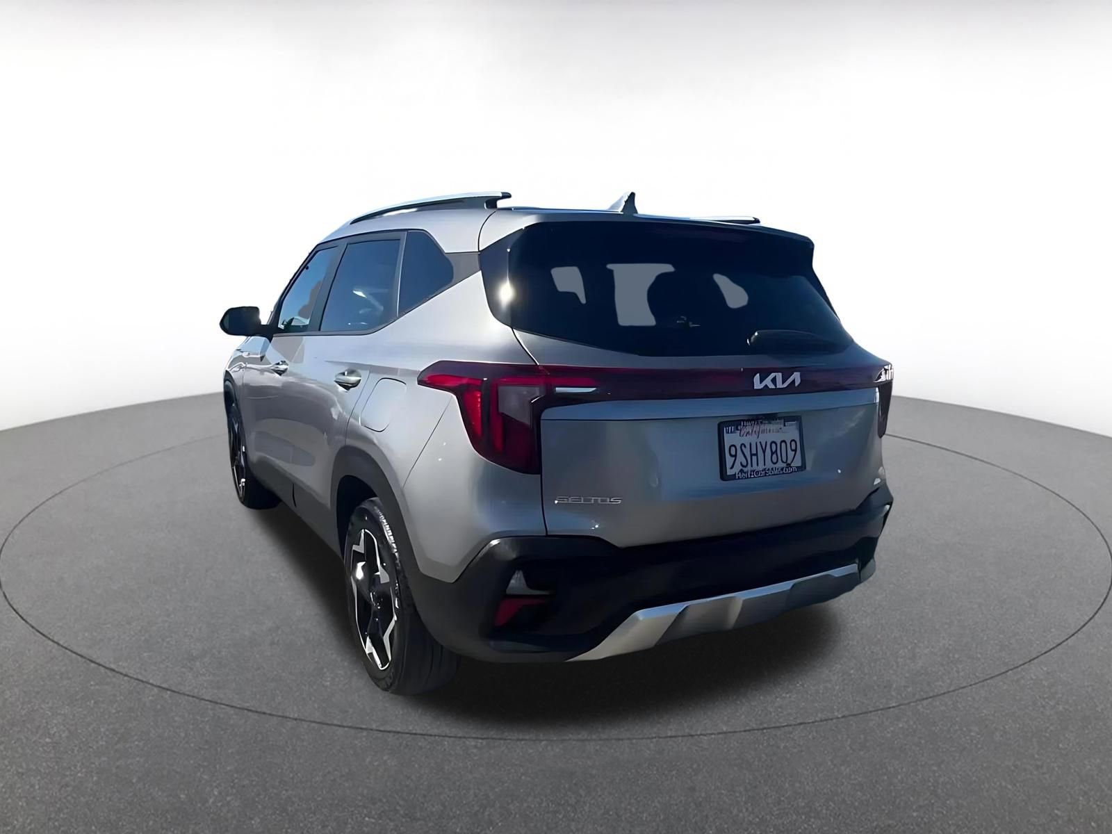 Used 2025 Kia Seltos S image 11