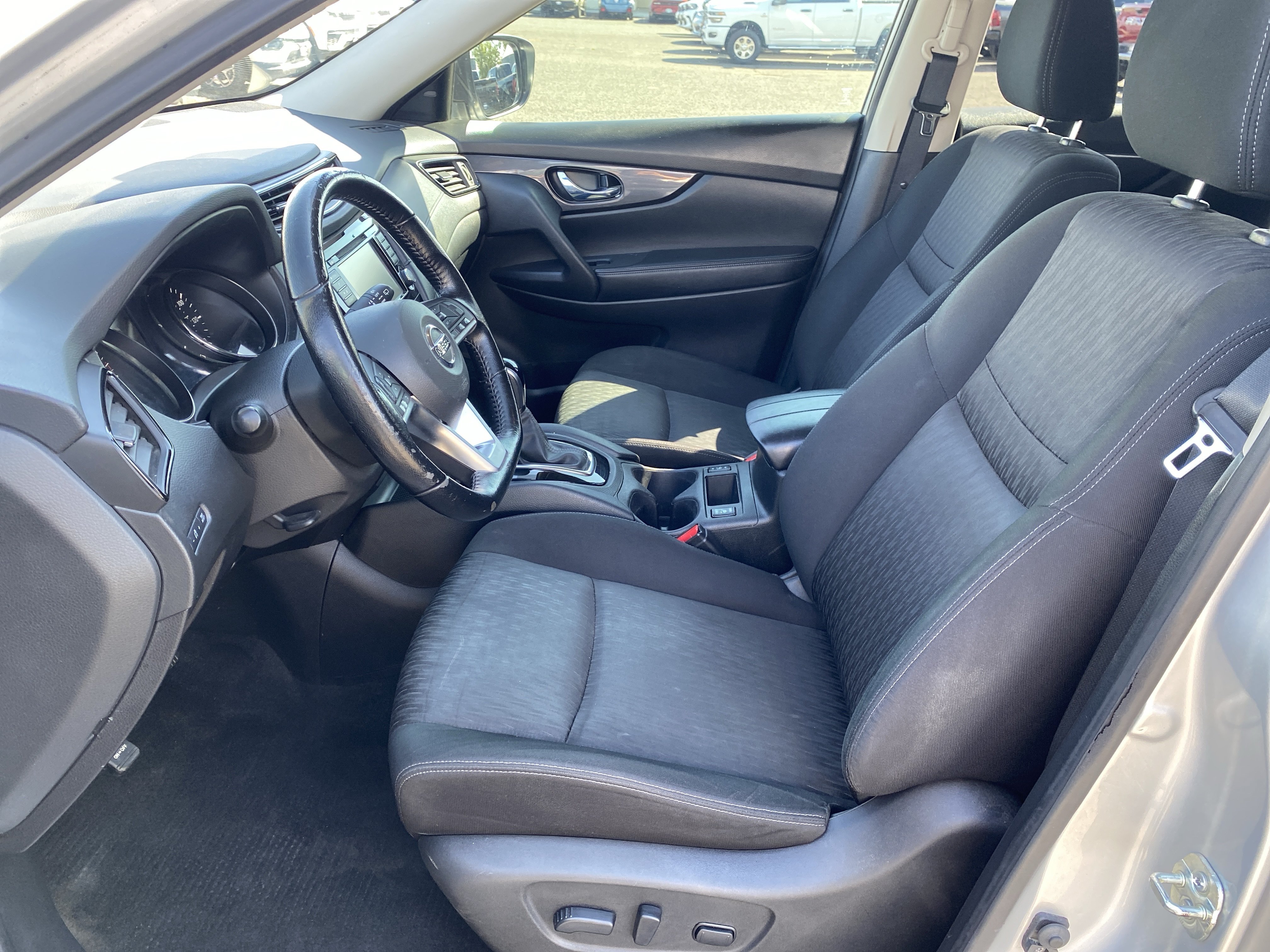 Used 2020 Nissan Rogue SV FWD image 10