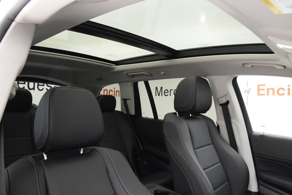 Used 2026 Mercedes-Benz GLS 450 4MATIC w/ AMG Line Exterior image 18