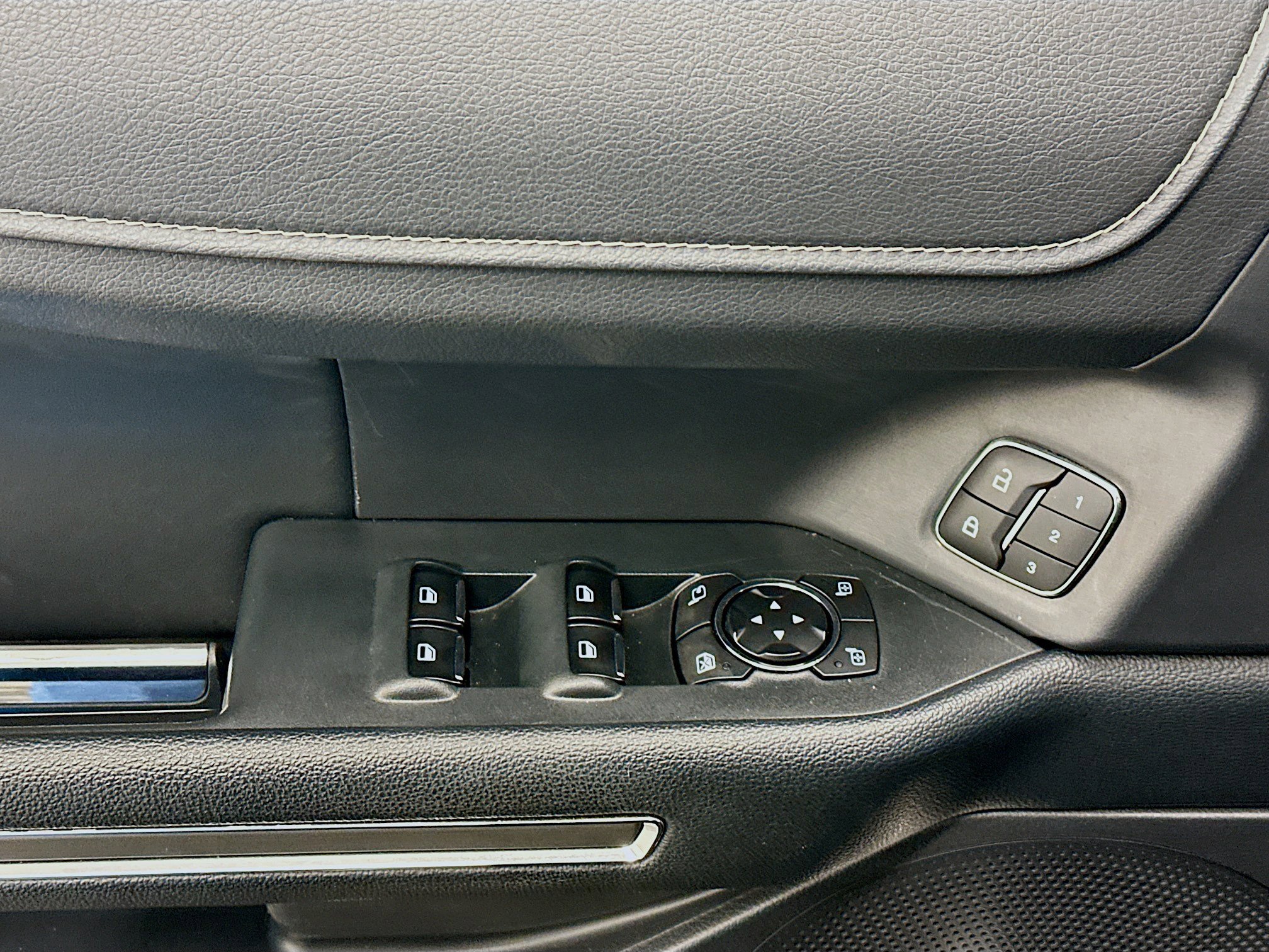 Used 2024 Ford Expedition XLT image 15