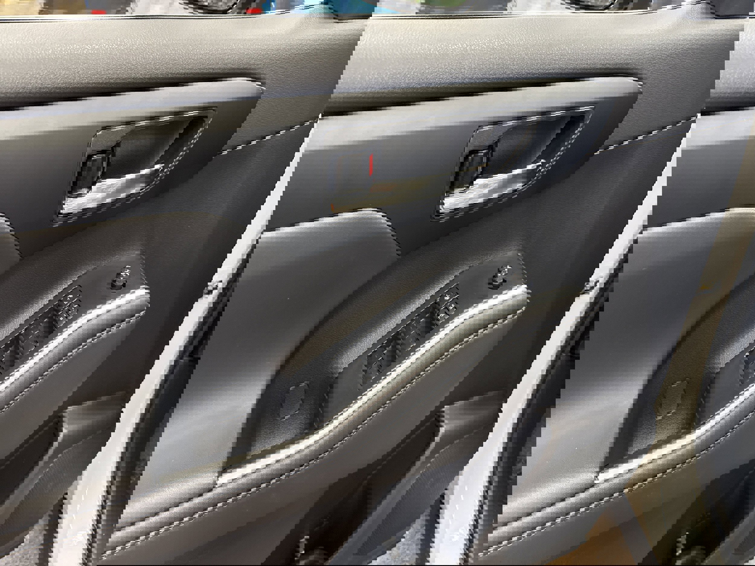 Used 2022 Toyota Highlander XLE image 27