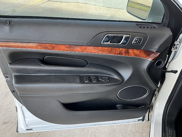 Used 2019 Lincoln MKT AWD image 16