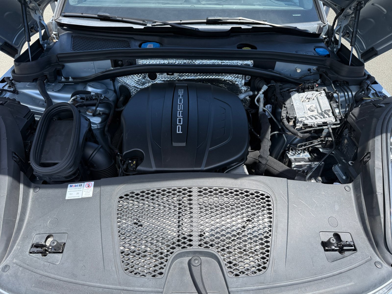 Used 2020 Porsche Macan AWD/4WD image 20