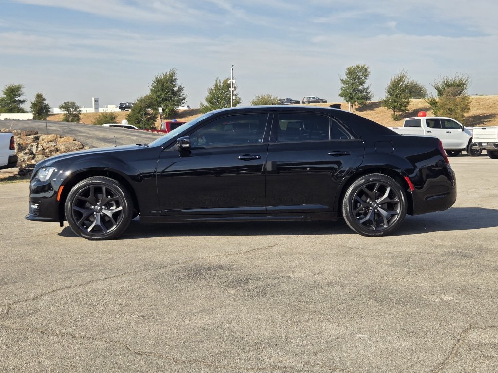 Used 2023 Chrysler 300 Touring L RWD image 4
