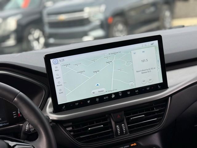 Used 2023 Ford Escape SE image 3