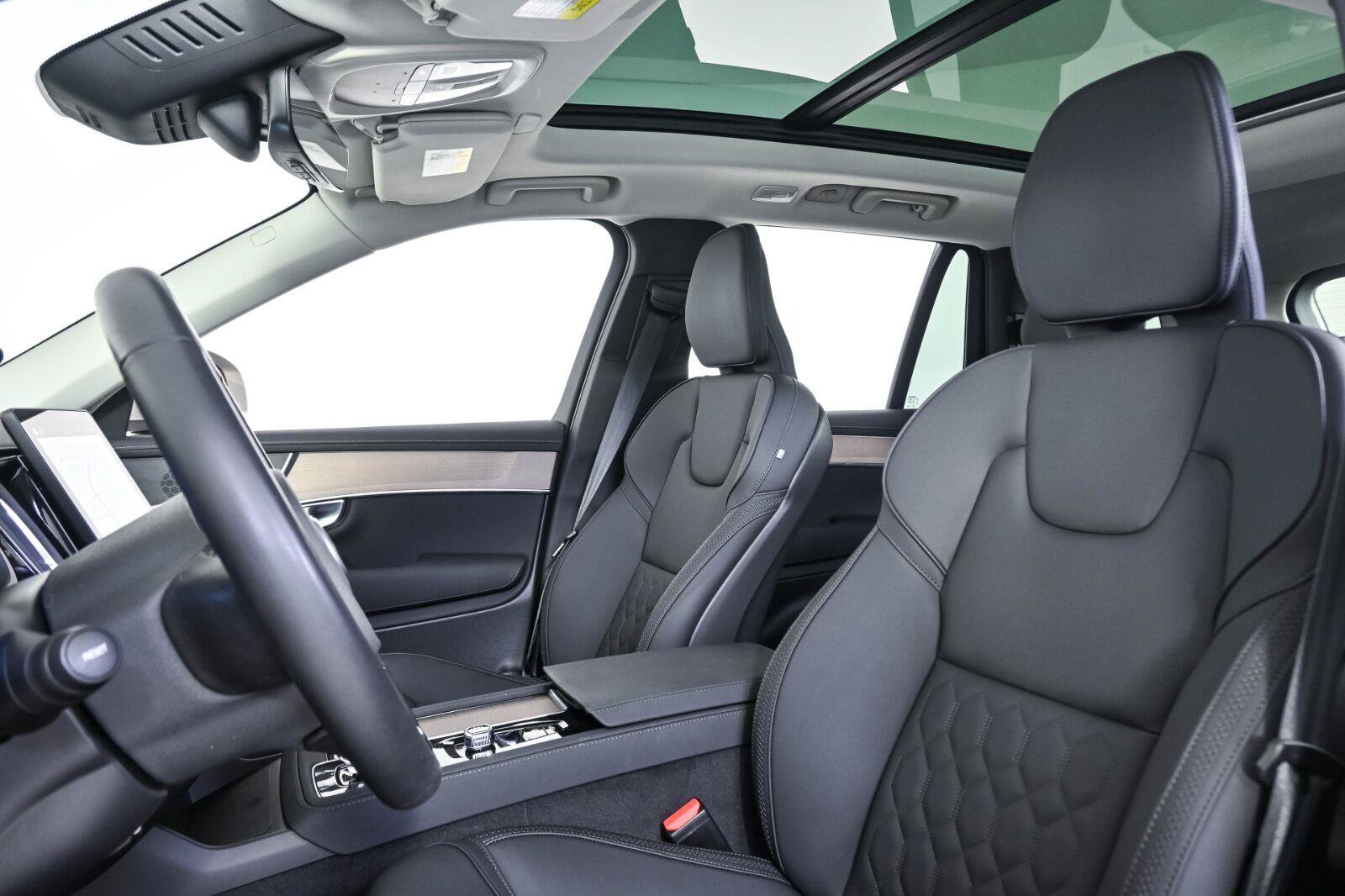 Certified 2025 Volvo XC90 T8 Core AWD/4WD image 5
