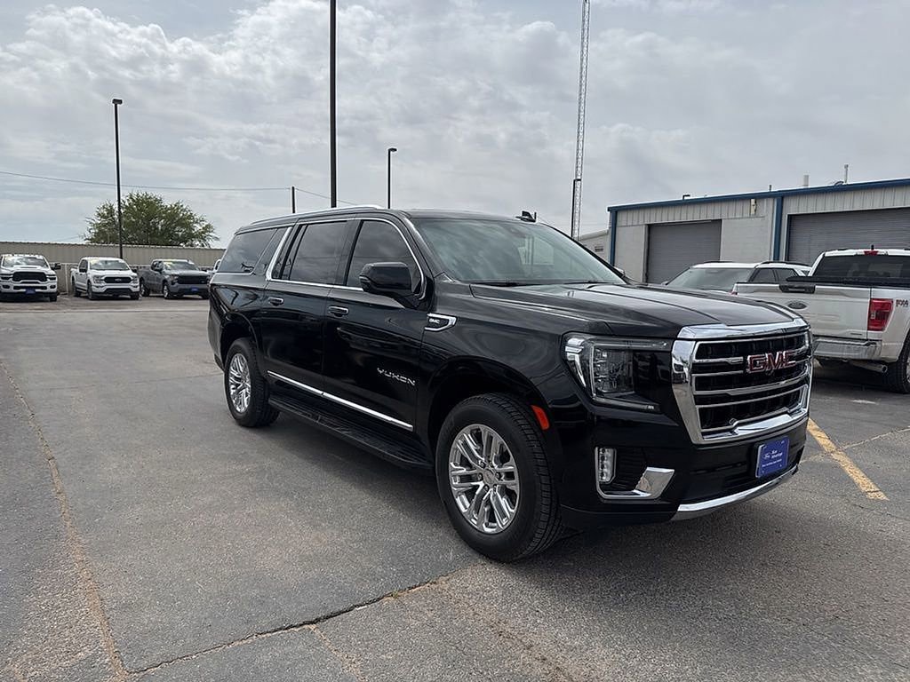 Used 2021 GMC Yukon XL SLT w/ SLT Premium Package image 7