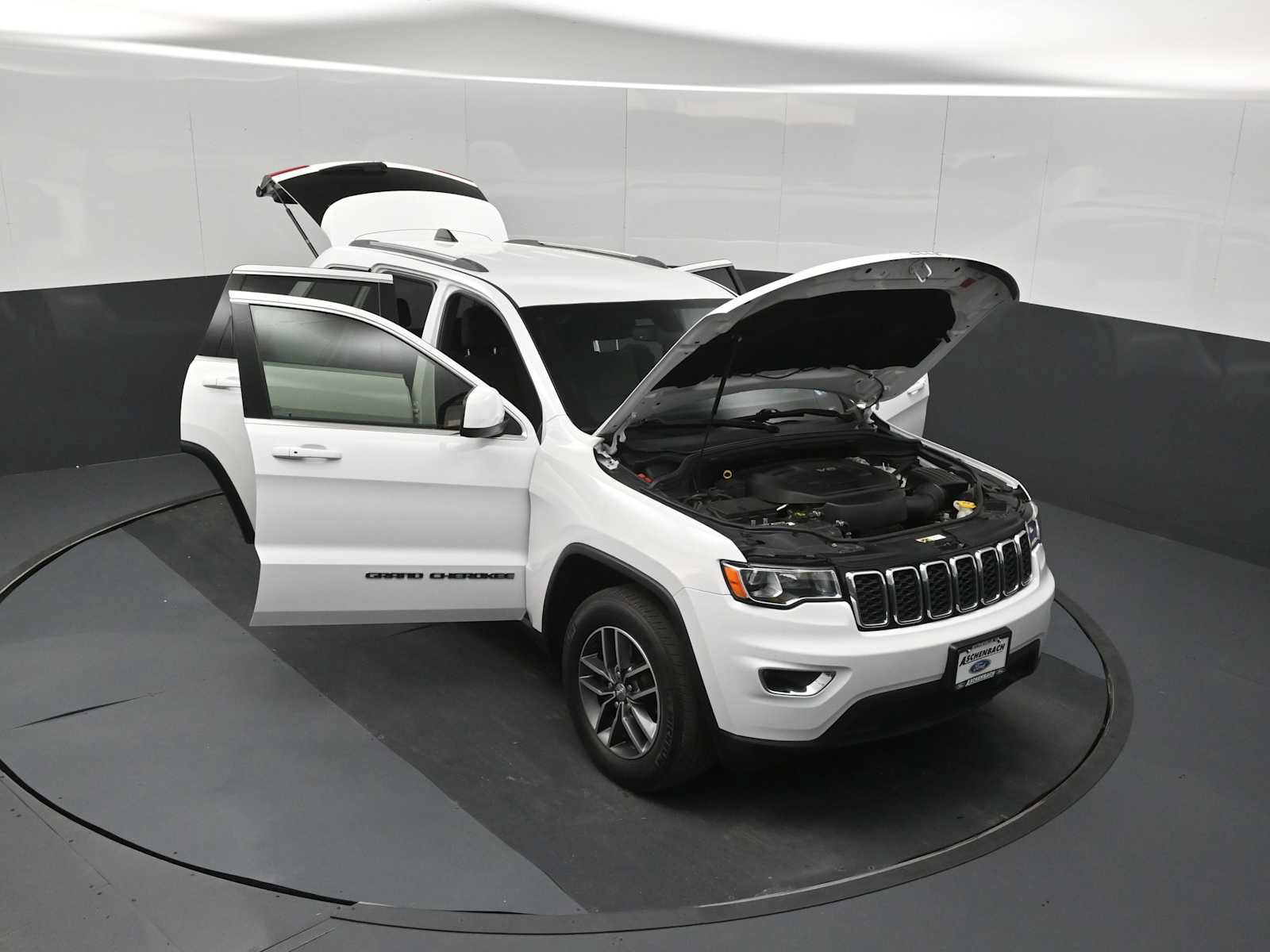 Used 2018 Jeep Grand Cherokee Laredo AWD/4WD image 51