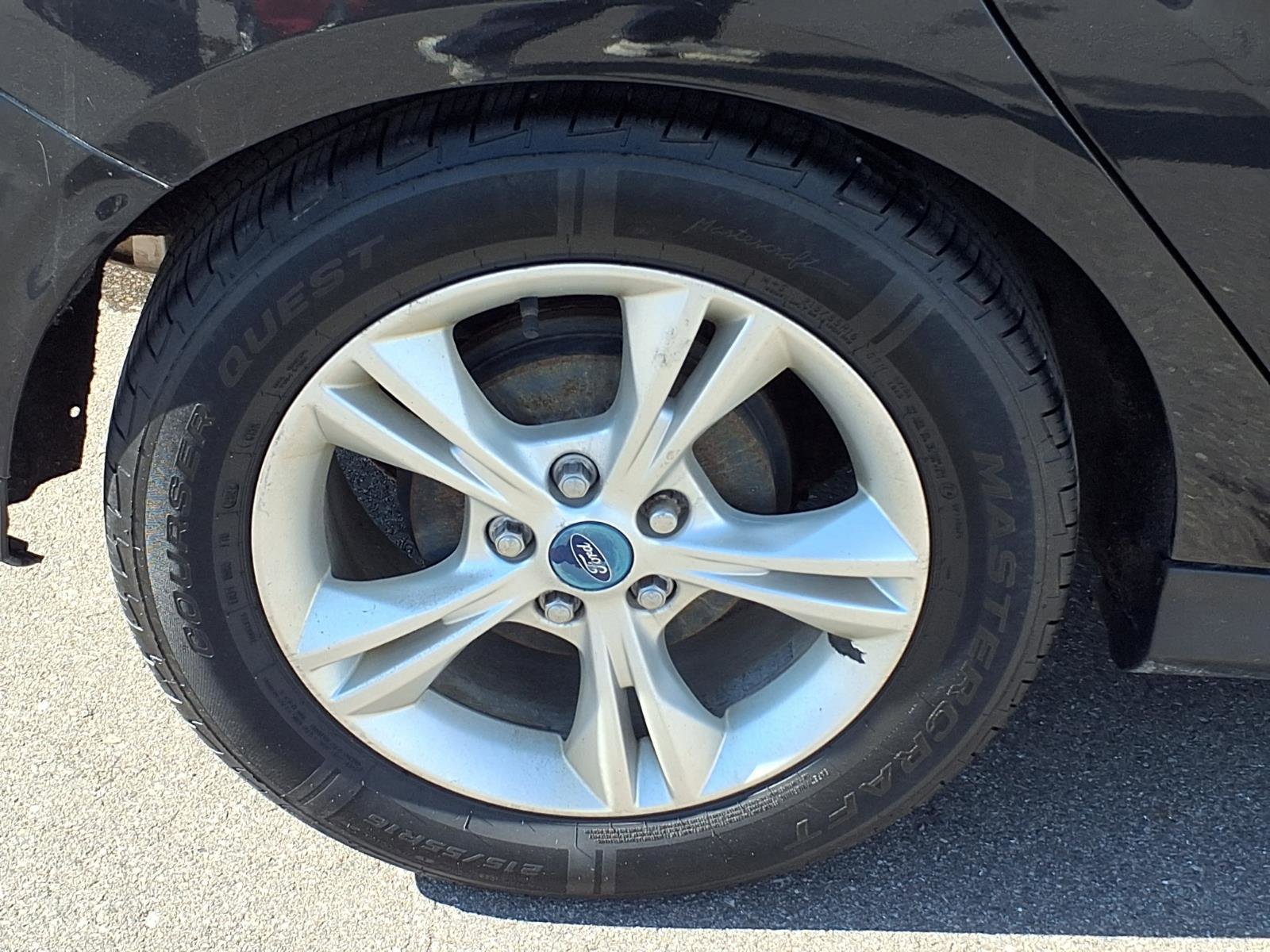 Used 2014 Ford Focus SE w/ SE Winter Package image 22