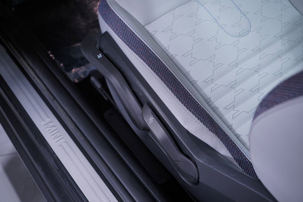 Used 2025 MINI Cooper S image 14