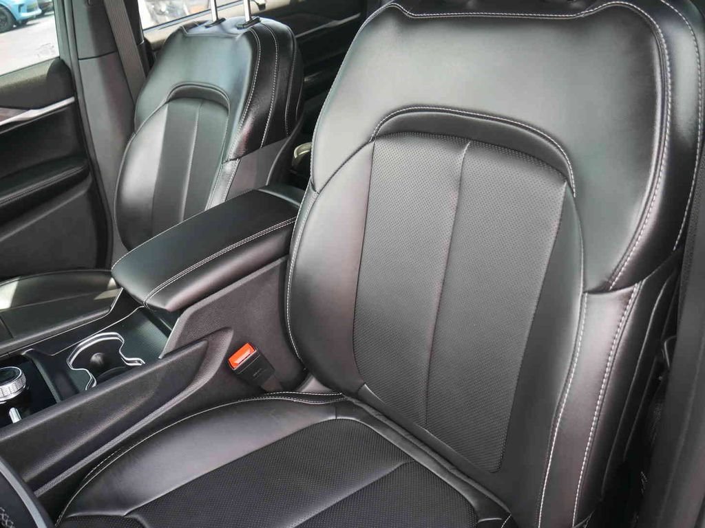 Certified 2025 Jeep Grand Cherokee Limited w/ Luxury Tech Group II AWD/4WD image 28