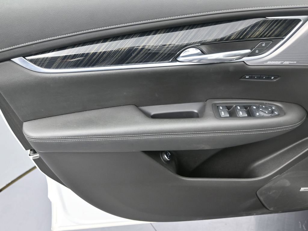 Used 2023 Cadillac XT6 Premium Luxury image 14