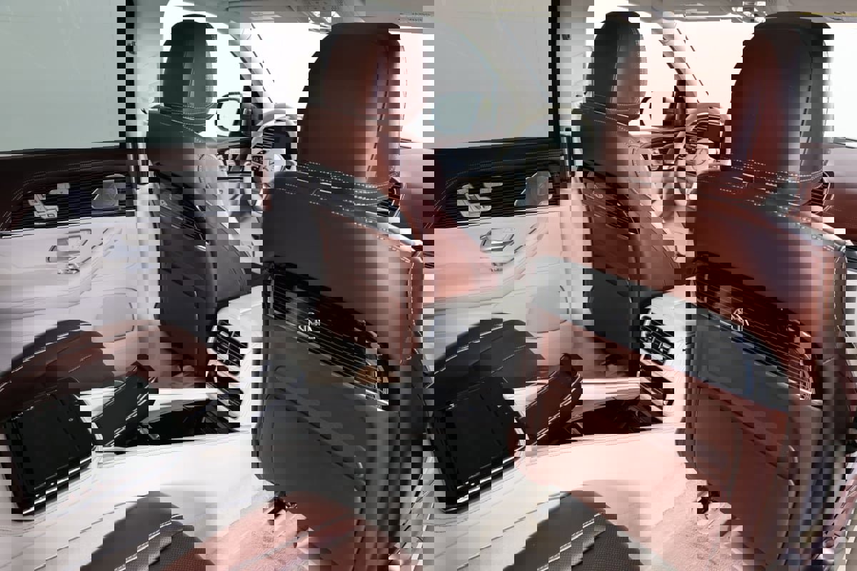 Used 2023 Mercedes-Benz Maybach GLS 600 4MATIC image 43