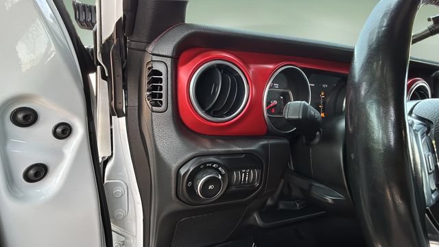 Used 2022 Jeep Wrangler Unlimited Rubicon w/ Xtreme Recon 35" Tire Package AWD/4WD image 20