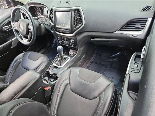 Used 2018 Jeep Cherokee Latitude Plus w/ Comfort/Convenience Group FWD image 21
