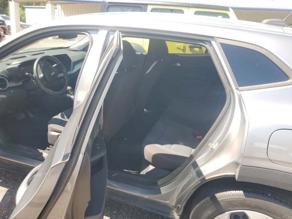Used 2024 Chevrolet Trax LS w/ Driver Confidence Package FWD image 10