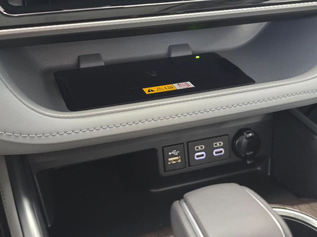 Used 2024 Toyota Highlander Platinum image 35