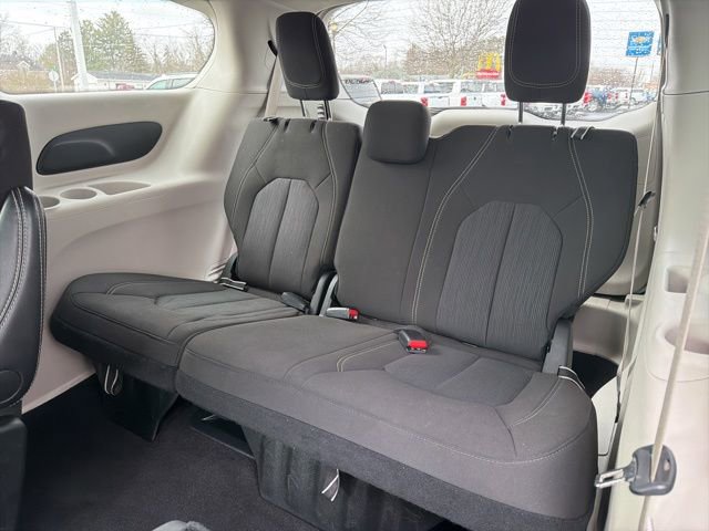 Used 2024 Chrysler Voyager LX image 15
