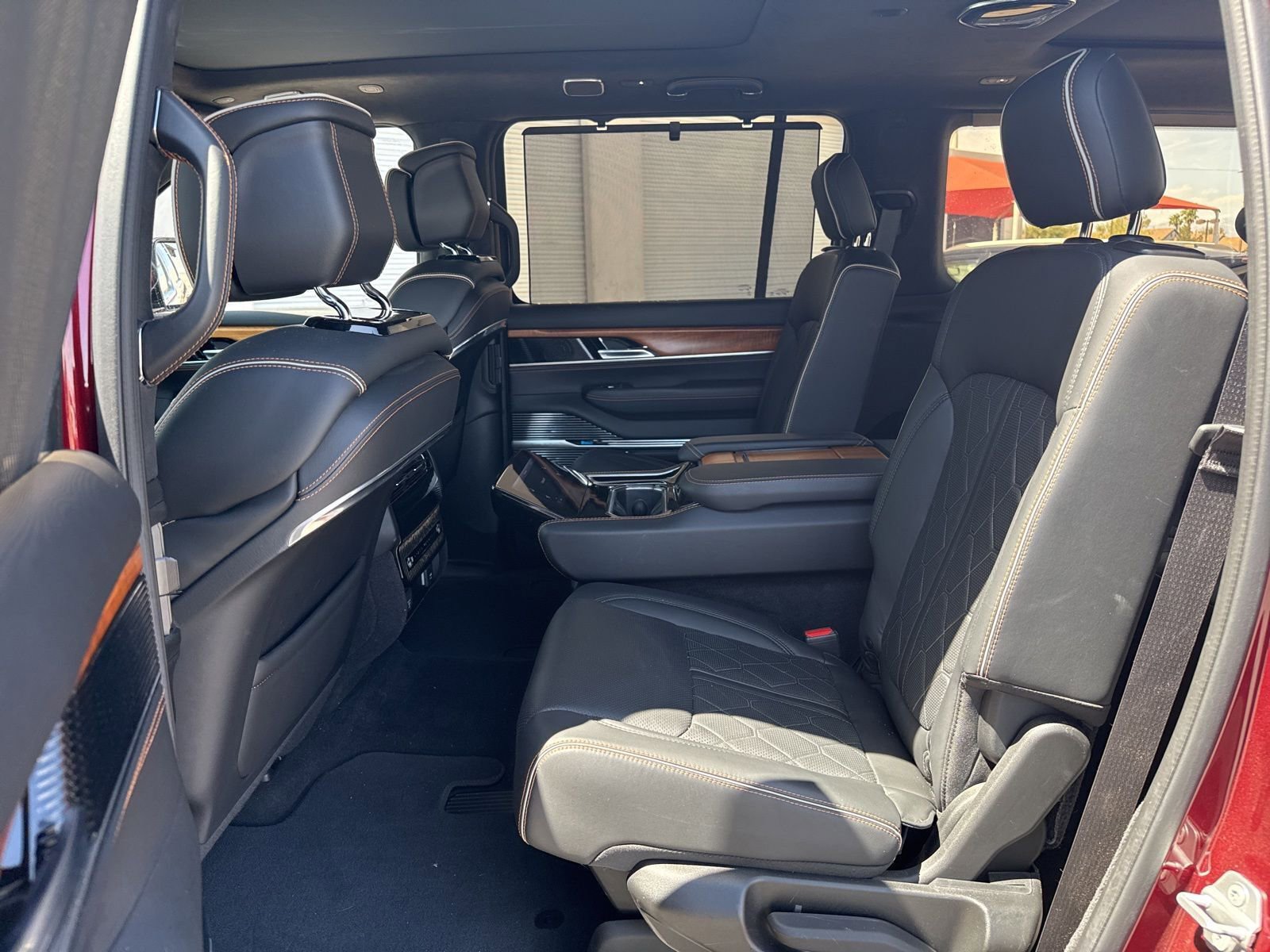 Used 2022 Jeep Grand Wagoneer Series III AWD/4WD image 17