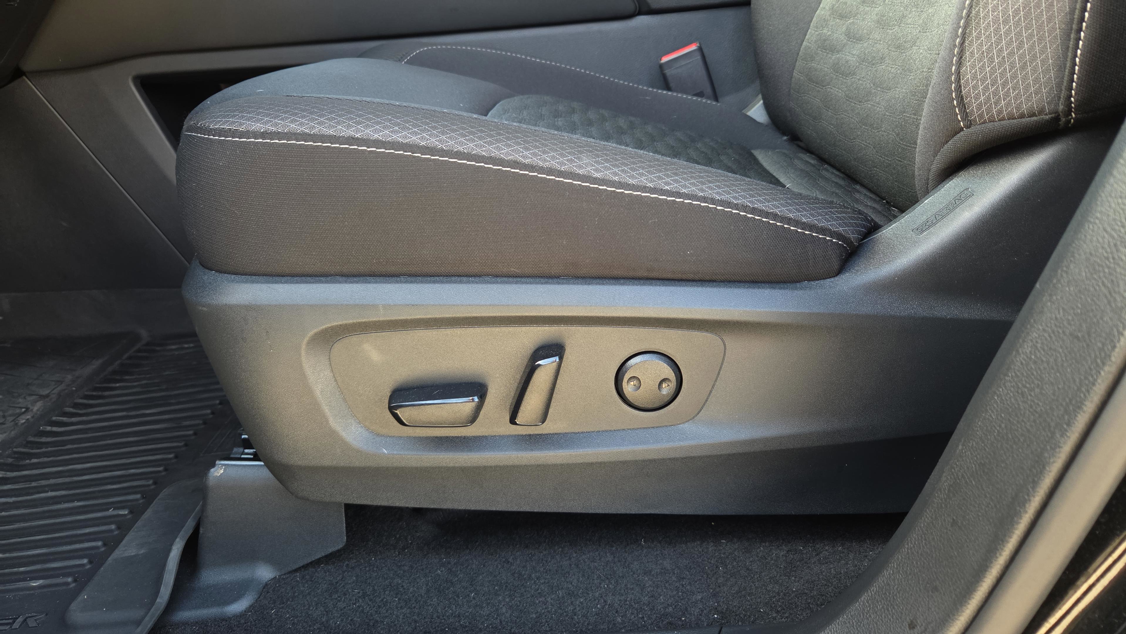 Certified 2025 Nissan Pathfinder SV image 22