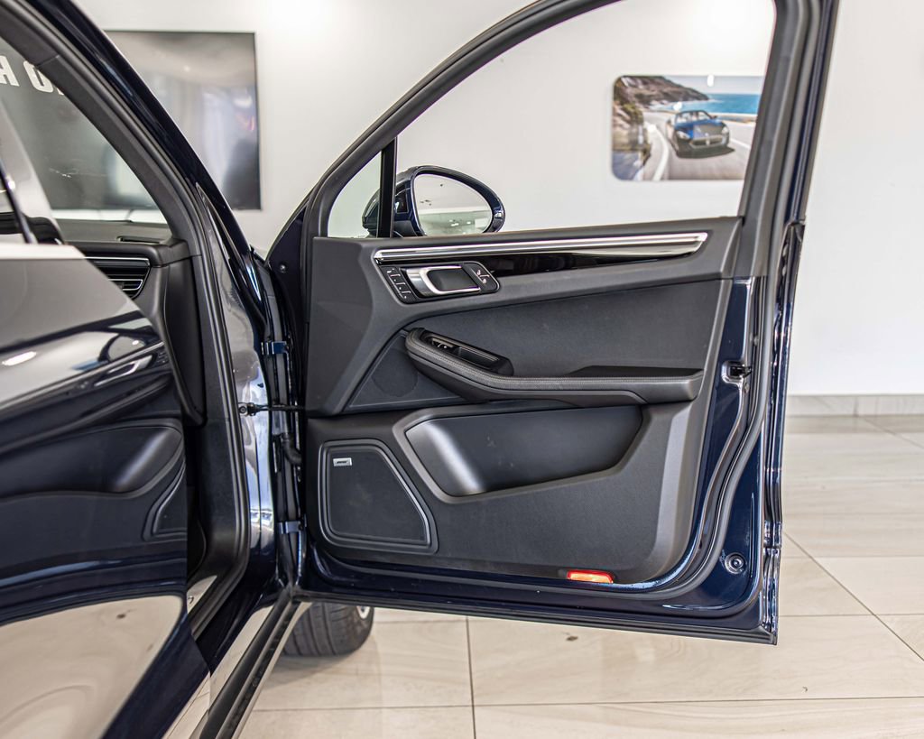 Used 2021 Porsche Macan S AWD/4WD image 41