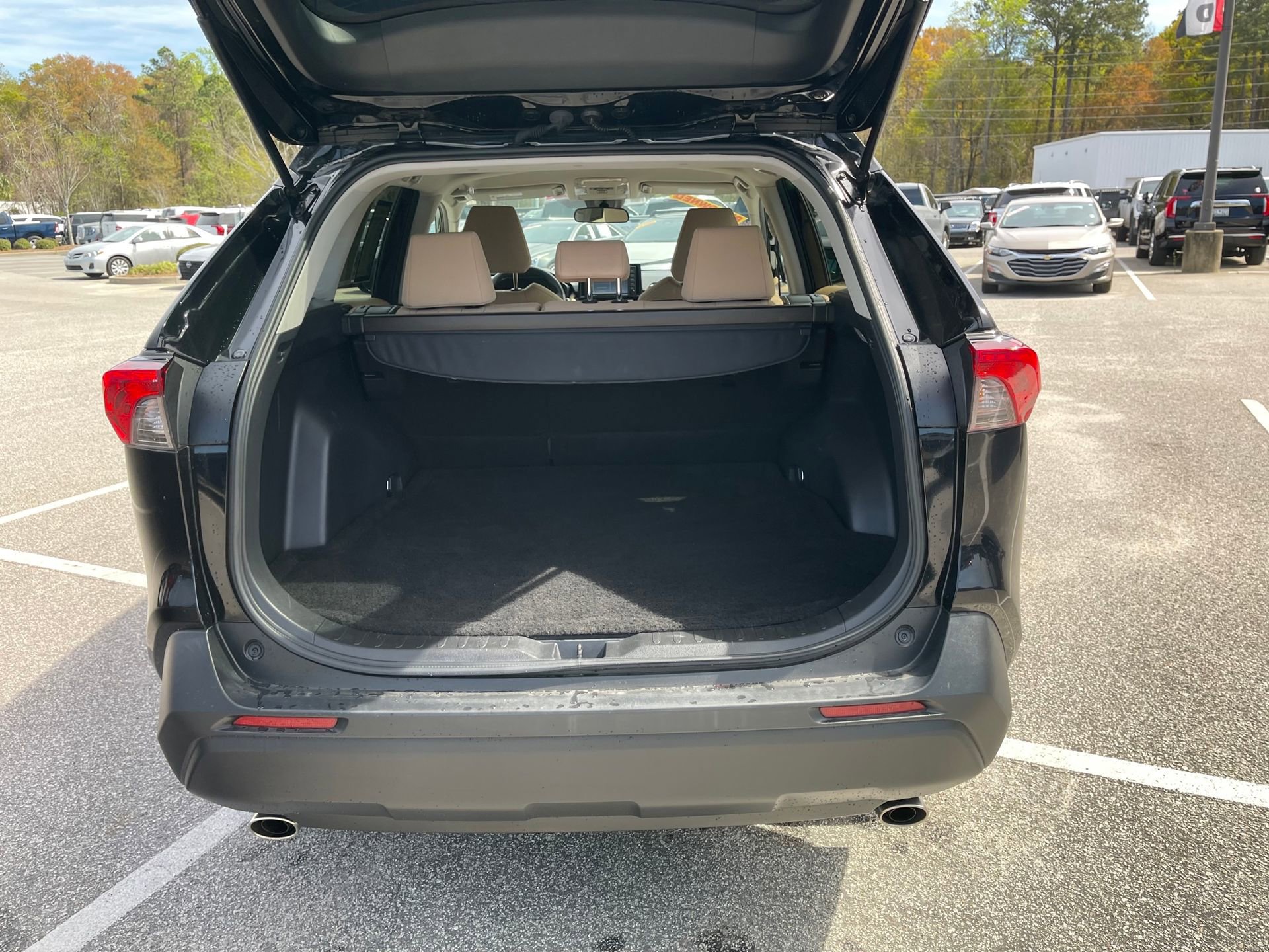 Used 2021 Toyota RAV4 XLE image 27