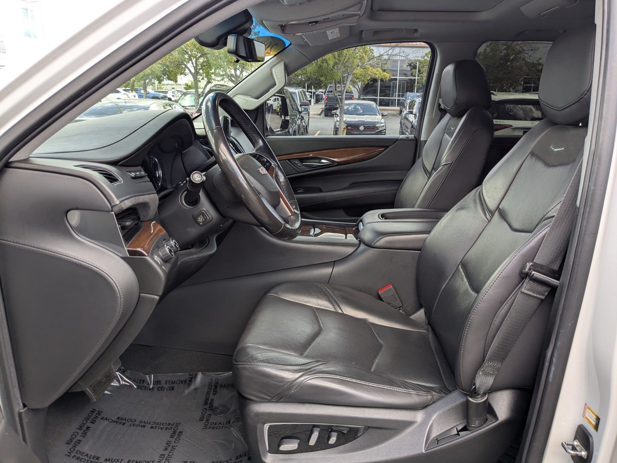 Certified 2020 Cadillac Escalade Premium Luxury AWD/4WD image 26