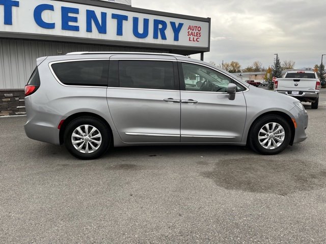 Used 2018 Chrysler Pacifica Touring-L image 19