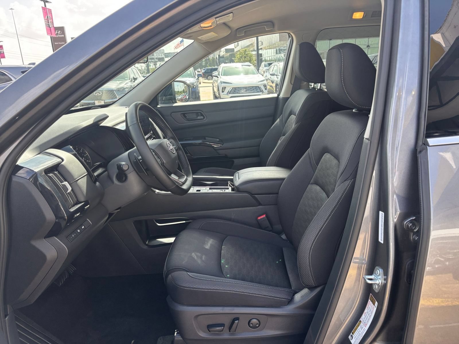 Used 2026 Nissan Pathfinder SV FWD image 29