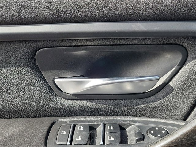 Used 2017 BMW 320i Sedan image 27