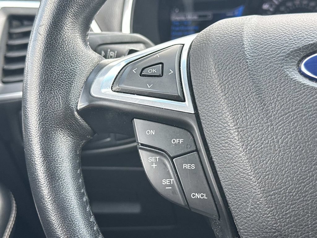 Used 2015 Ford Edge Titanium w/ Equipment Group 302A AWD/4WD image 22
