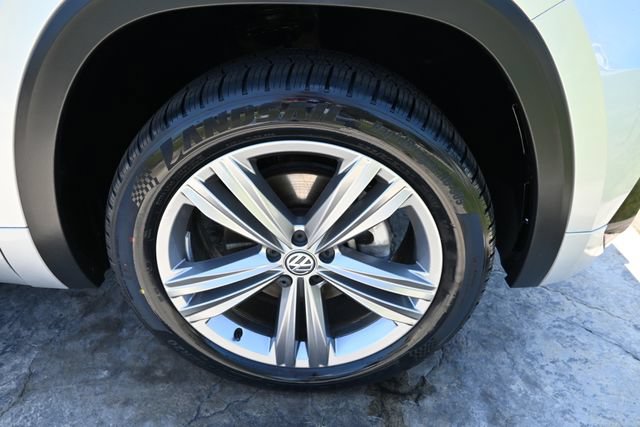 Used 2018 Volkswagen Atlas SE w/ R-Line Package AWD/4WD image 11