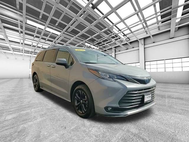 Certified 2024 Toyota Sienna XLE Woodland Edition