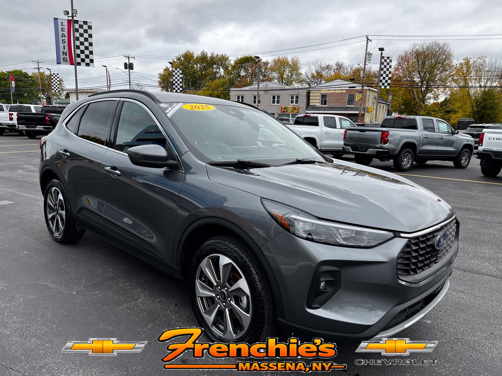 Used 2025 Ford Escape Platinum AWD/4WD image 3
