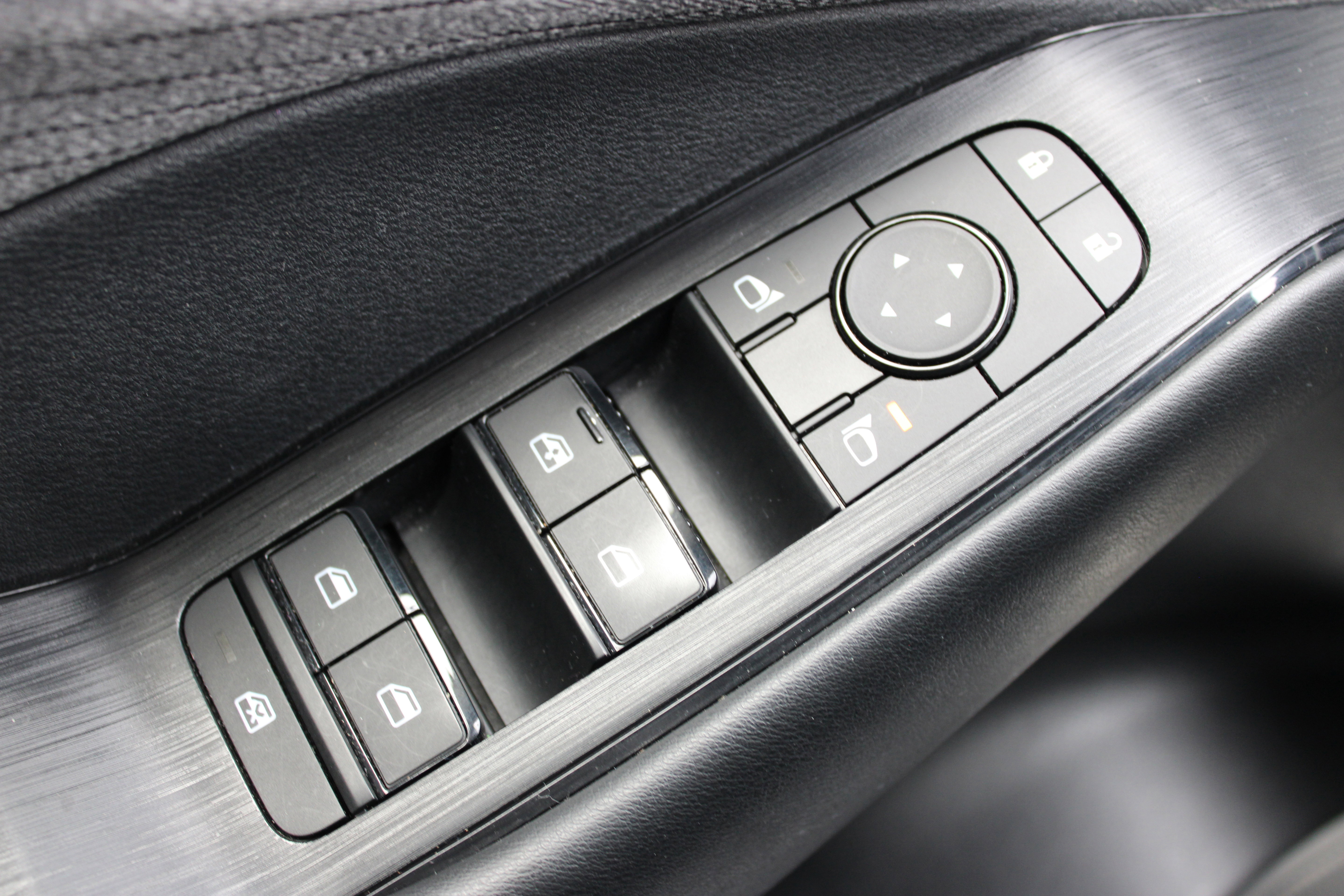 Certified 2023 Nissan Rogue S image 27