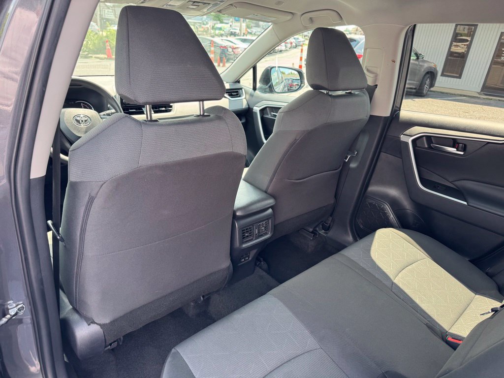 Used 2024 Toyota RAV4 XLE AWD/4WD image 17